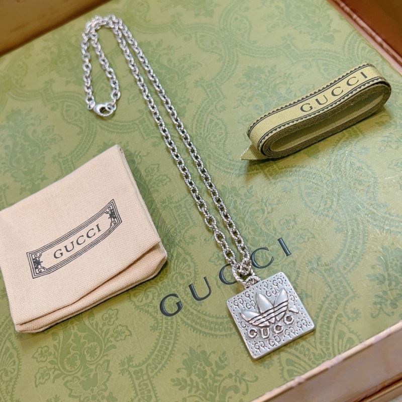 G*u*i necklaces